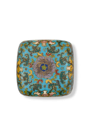 A SMALL CLOISONNÉ ENAMEL 'LOTUS' BOX AND COVER - фото 3