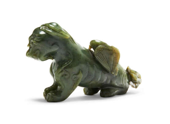 A SPINACH-GREEN CARVING OF AN EAGLE ON A BEAR - фото 2