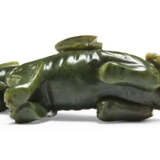 A SPINACH-GREEN CARVING OF AN EAGLE ON A BEAR - фото 6