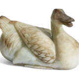 A CELADON AND RUSSET JADE CARVING OF A DUCK - photo 2