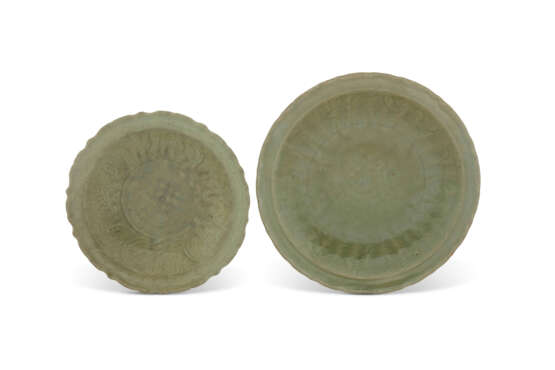 TWO LONGQUAN CELADON FOLIATED CHARGERS - photo 1
