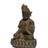 A PARCEL-GILT-LACQUERED BRONZE FIGURE OF GUANYIN - Foto 2