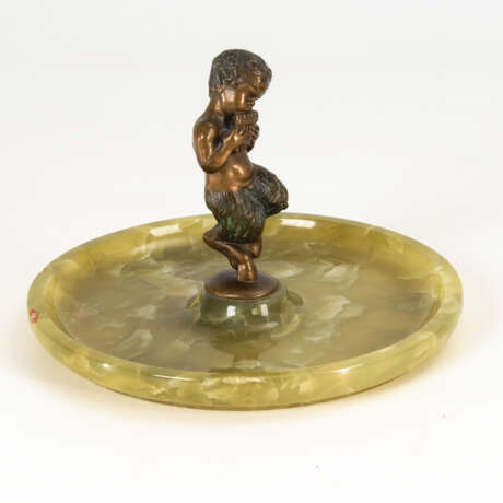 Onyxmarmor-Schale mit Bronze-Satyrknabe - фото 2