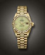 Золото. ROLEX, LADY YELLOW GOLD AND DIAMOND-SET ‘DATEJUST’, WITH GREEN STONE DIAL, REF. 69198