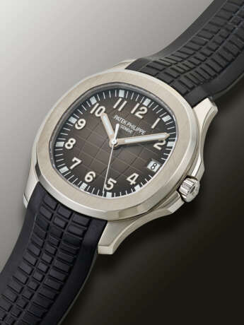 PATEK PHILIPPE, COVETED STAINLESS STEEL ‘AQUANAUT’, REF. 5167A-001 - Foto 2
