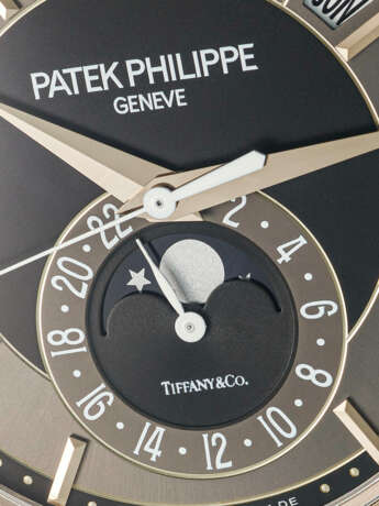 PATEK PHILIPPE, RARE WHITE GOLD ANNUAL CALENDAR, RETAILED BY TIFFANY & CO, REF. 5205G - фото 4