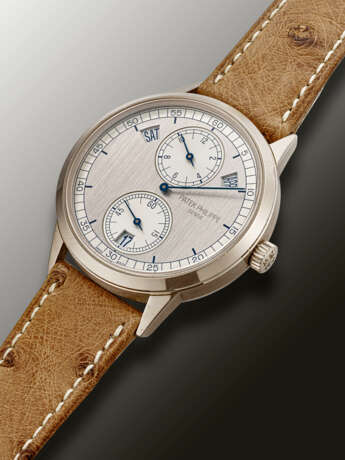 PATEK PHILIPPE, WHITE GOLD ANNUAL CALENDAR WRISTWATCH, WITH REGULATOR-STYLE DIAL, REF. 5235G-001 - Foto 2