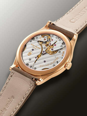 PATEK PHILIPPE, PINK GOLD 'CALATRAVA', WITH 'CLOUS DE PARIS' BEZEL, REF. 6119R - Foto 3