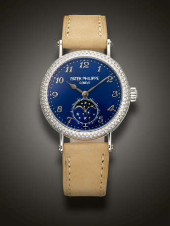 PATEK PHILIPPE, WHITE GOLD AND DIAMOND-SET WRISTWATCH, WITH MOON PHASES, REF.7121/200G-001 - Foto 1