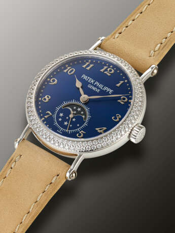 PATEK PHILIPPE, WHITE GOLD AND DIAMOND-SET WRISTWATCH, WITH MOON PHASES, REF.7121/200G-001 - photo 2