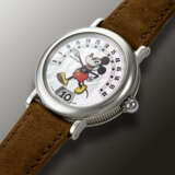 GERALD GENTA, STAINLESS STEEL JUMP HOUR 'RETRO, MICKEY MOUSE', WITH MOTHER-OF-PEARL DIAL, REF. G.3632 - Foto 2
