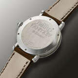 GERALD GENTA, STAINLESS STEEL JUMP HOUR 'RETRO, MICKEY MOUSE', WITH MOTHER-OF-PEARL DIAL, REF. G.3632 - Foto 3