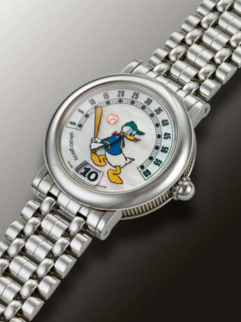 GERALD GENTA, STAINLESS STEEL JUMP HOUR 'RETRO, DONALD DUCK', WITH MOTHER-OF-PEARL DIAL, REF. G.3632 - photo 2