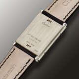 CARTIER, LIMITED EDITION PLATINUM AND PINK GOLD 'TANK BASCULANTE', NO. 54/100, REF. 2500E - Foto 3
