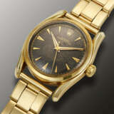 ROLEX, 14K YELLOW GOLD 'OYSTER PERPETUAL', WITH BLACK DIAL, REF. 6090 - photo 2