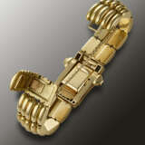 PATEK PHILIPPE, YELLOW GOLD, DIAMOND AND SAPPHIRE-SET WRISTWATCH - Foto 5