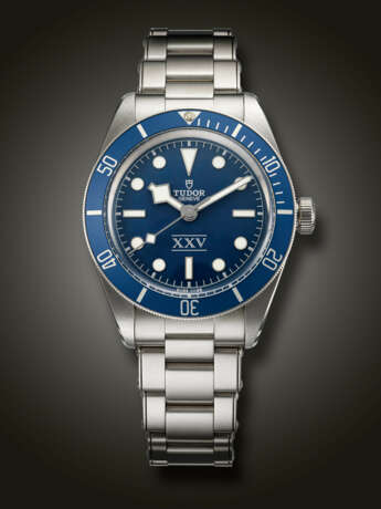 TUDOR, LIMITED EDITION STAINLESS STEEL ‘BLACK BAY', MADE FOR THE 25TH ANNIVERSARY OF WATCHES OF SWITZERLAND, REF. 79030B - Foto 1