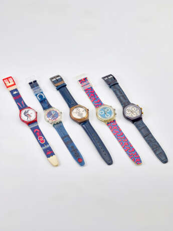 SWATCH, A GROUP OF 45 QUARTZ WRISTWATCHES - фото 4