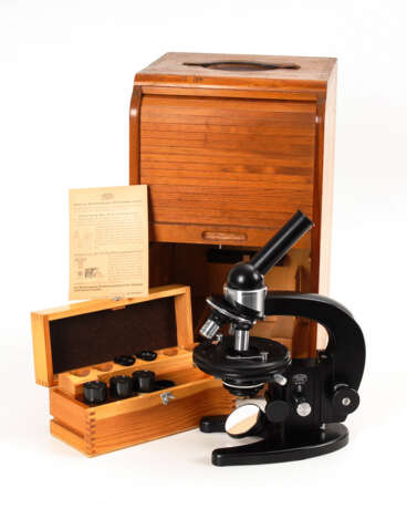 Zeiss-Mikroskop im Holzkasten mit Rollt - фото 1