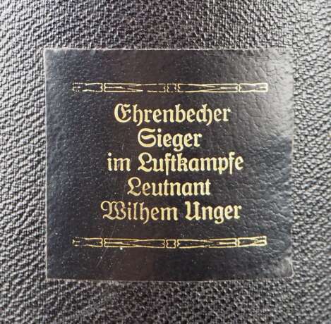 Ehrenbecher "Dem Sieger im Luftkampfe", mit Etui für den Leutnant Wilhelm Unger. - фото 2