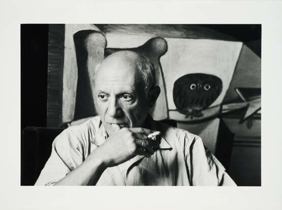 Herbert List. Picasso in seinem Atelier, hinter ihm das Gemälde "Chouette dans un intérieur". Paris 7, rue des Grands Augustins, 1948 - фото 1