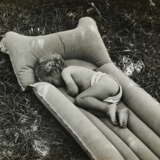 Robert Doisneau. Child Sleeping - photo 1