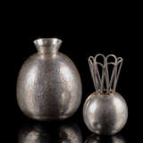 Eros Genazzi. Small hammered silver vase, combined wit… - Foto 1