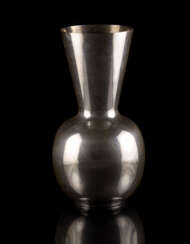 Eros Genazzi. Rare smooth silver vase. Execution by Ar…