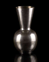 Eros Genazzi. Rare smooth silver vase. Execution by Ar…