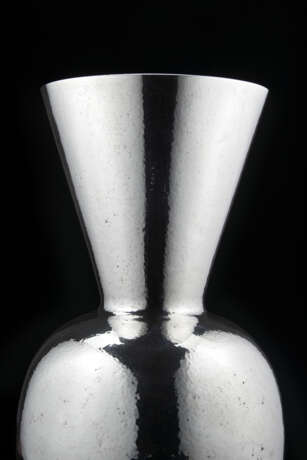 Eros Genazzi. Large vase in hammered silver. Execution… - photo 2