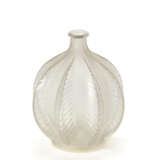 René Lalique. Malines vase, also called "Feuilles Poin… - Foto 1