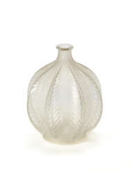 René Lalique. Malines vase, also called "Feuilles Poin…