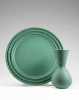 Giovanni Gariboldi. Lot consisting of a centerpiece plate (d…