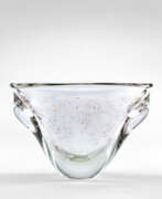 Owe Thorsen e Birgitta Karlsson. Owe Thorsen (1945) e Brigitta Karlsson (1943). Transparent double-handed vase in glass…