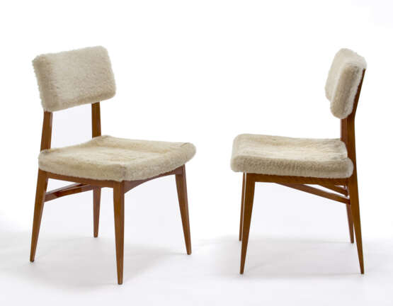 Pair of chairs in wood, seating and seat… - photo 1