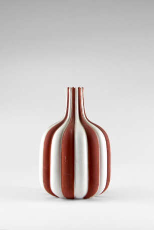 Gio Ponti. Small reeded vase. Execution by Richard… - Foto 1