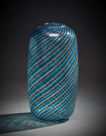 Paolo Venini. Tapered cylindrical vase with twisted bl… - photo 2