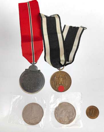 Medaille Winterschlacht im Osten 1941/42 u.a. - photo 1