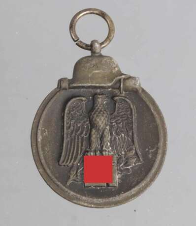 Medaille Winterschlacht im Osten 1941/42 - photo 1