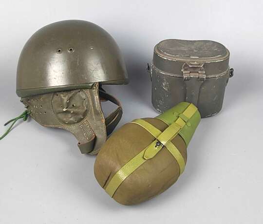 Stahlhelm, Feldflaschen und Kochgeschirr - Foto 1