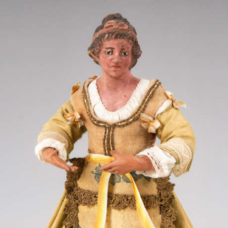 Neapolitanische(?) Krippenfigur: Frau m - photo 2