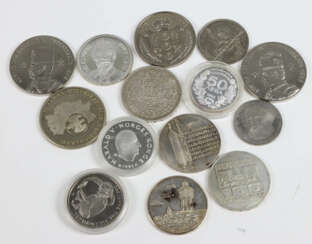 14 Silber Münzen und Medaillen u.a.