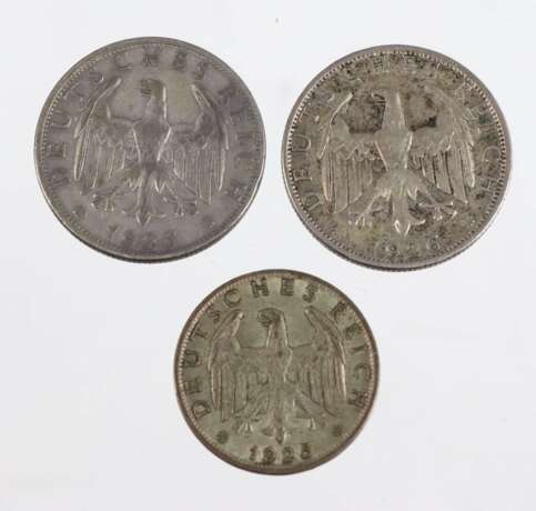 1 und 2 Reichsmark 1925 A und 1926 A, E - фото 2