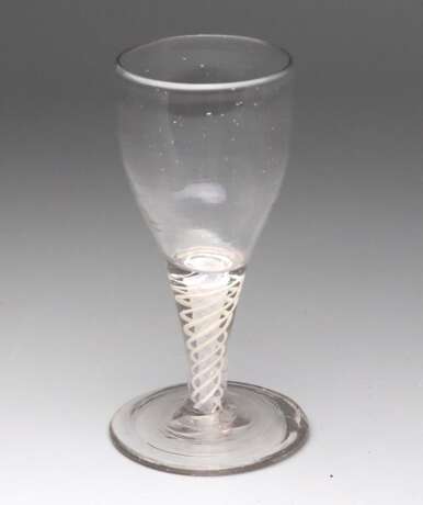 barockes Kelchglas mit Spiralschaft - Foto 1