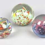 3 Paperweights - photo 1