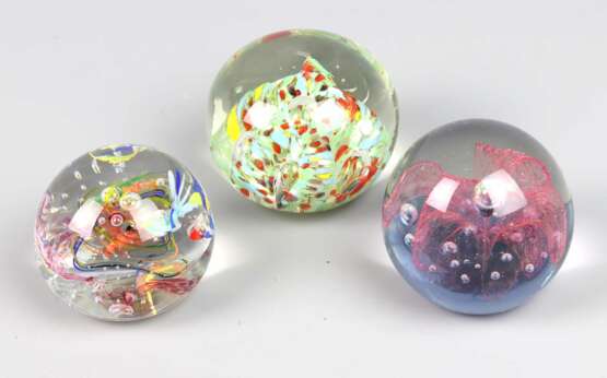 3 Paperweights - photo 1