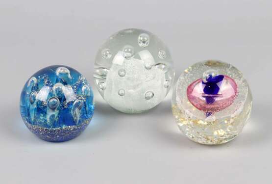 3 Paperweights - photo 1