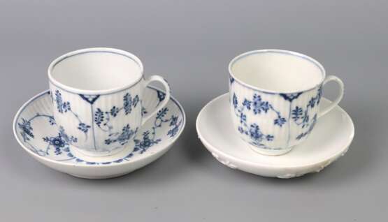 Meissen 2 Tassen und Untertassen 1780/1813 - photo 1