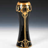 Jugendstil-Vase mit Golddekor. - photo 1