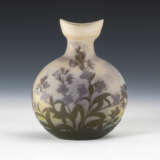 Vase mit Natternkopfdekor, GALLÉ. - фото 1